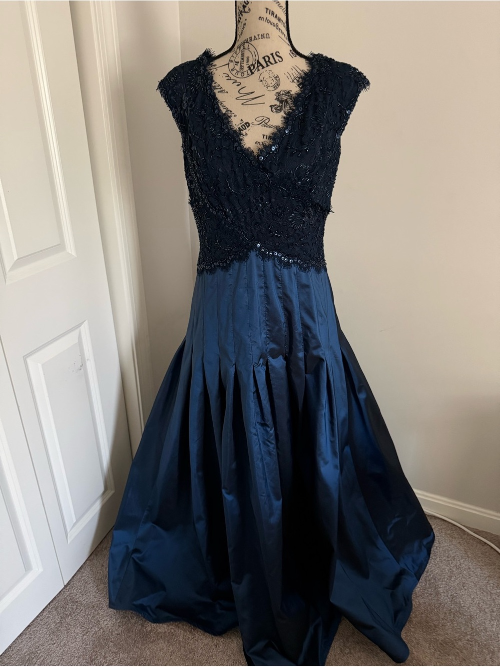 Tadashi Shoji Navy Beaded V-Neck Maxi Gown size 8.